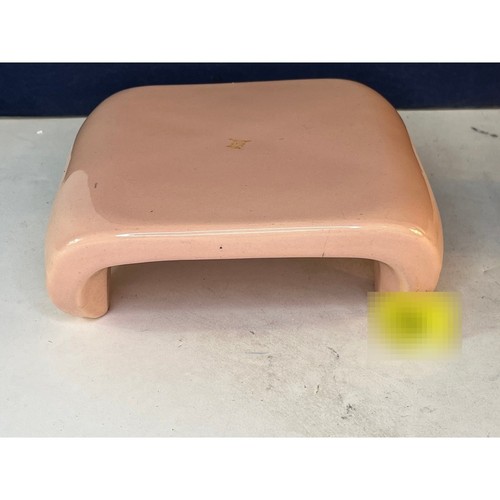 Haeger pottery display - haeger, stand